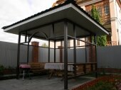 открытая металлическая дачная беседка