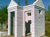 Кирпичный туалет на даче
