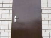 простая железная дверь