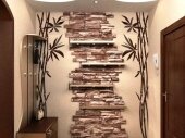 природные текстуры в отделке прихожей