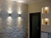 искусственный камень в отделке стен в прихожей