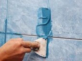 нанесение затирки на плитку